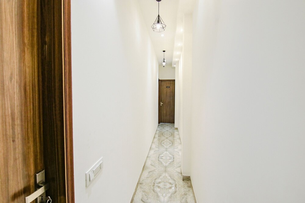 Fabhotel Yellow Leaf