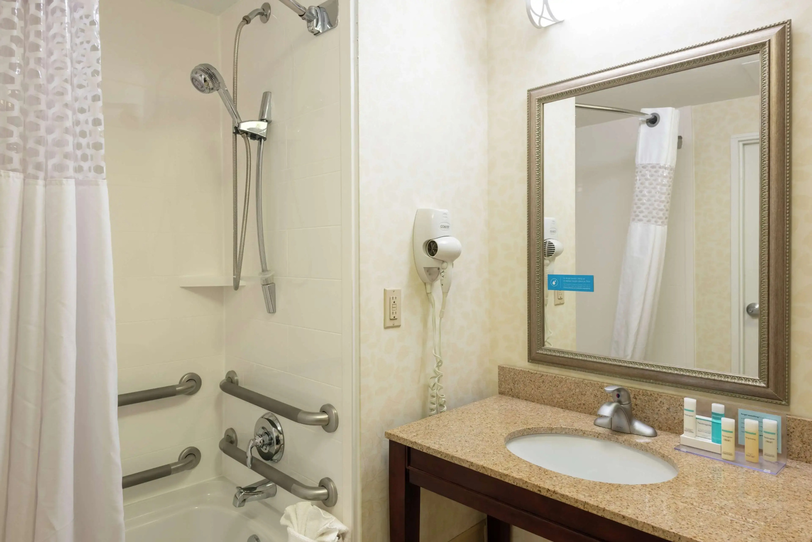 Photo - Hampton Inn Indianapolis Downtown Across from Circle Centre