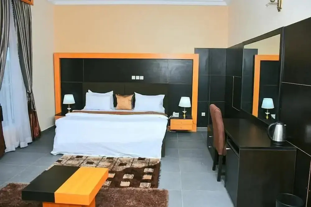 G- throne Hotel and Suites