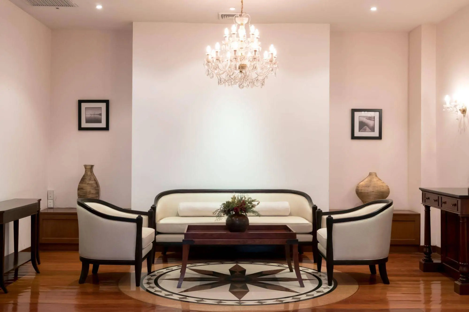 Photo - Benviar Tonson Residence