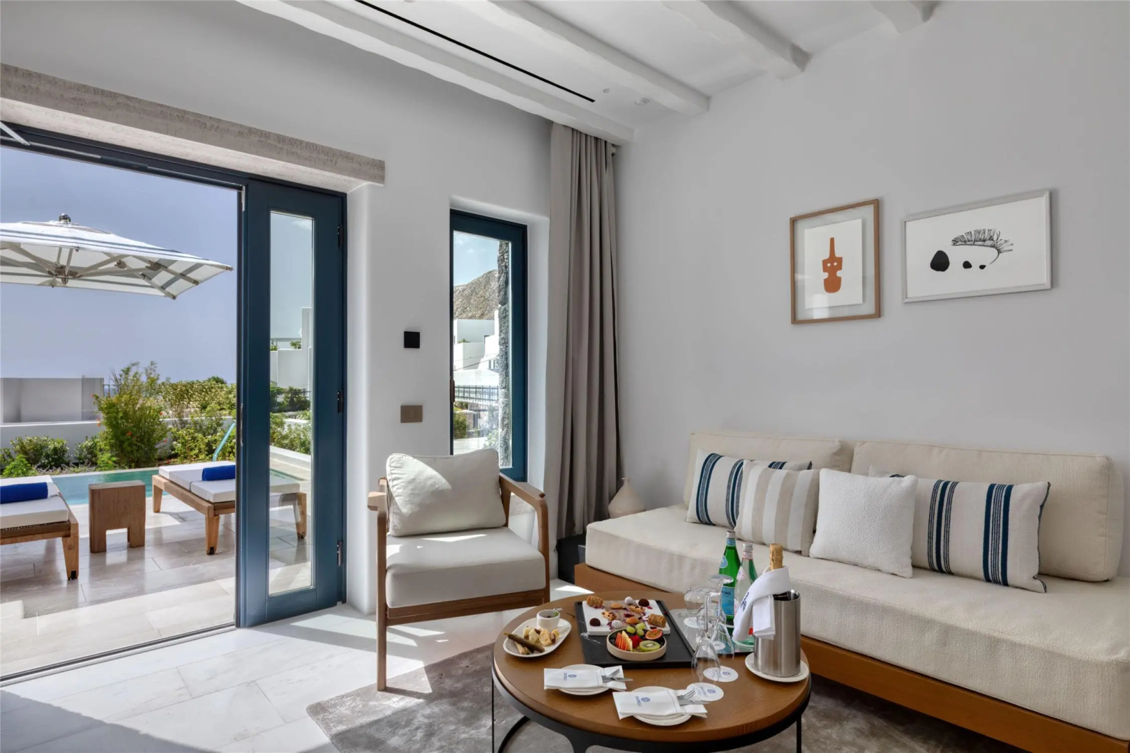 Photo - Sandblu Santorini, LXR Hotels & Resorts