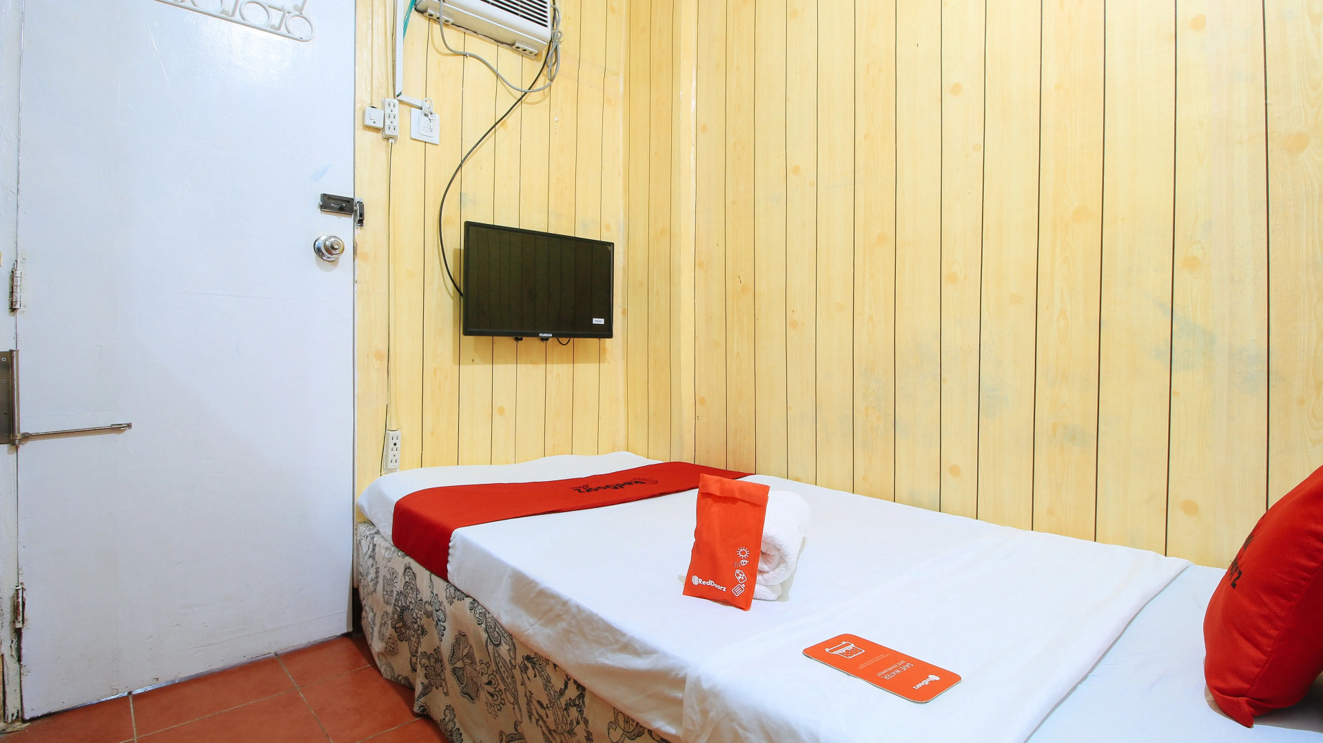 Photo - RedDoorz near OWWA Pasay