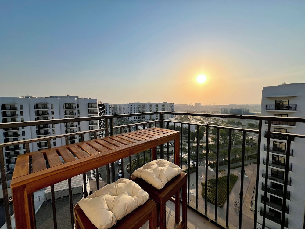 Maison Privee - Charming Retreat w/ Panoramic Views on Yas Island