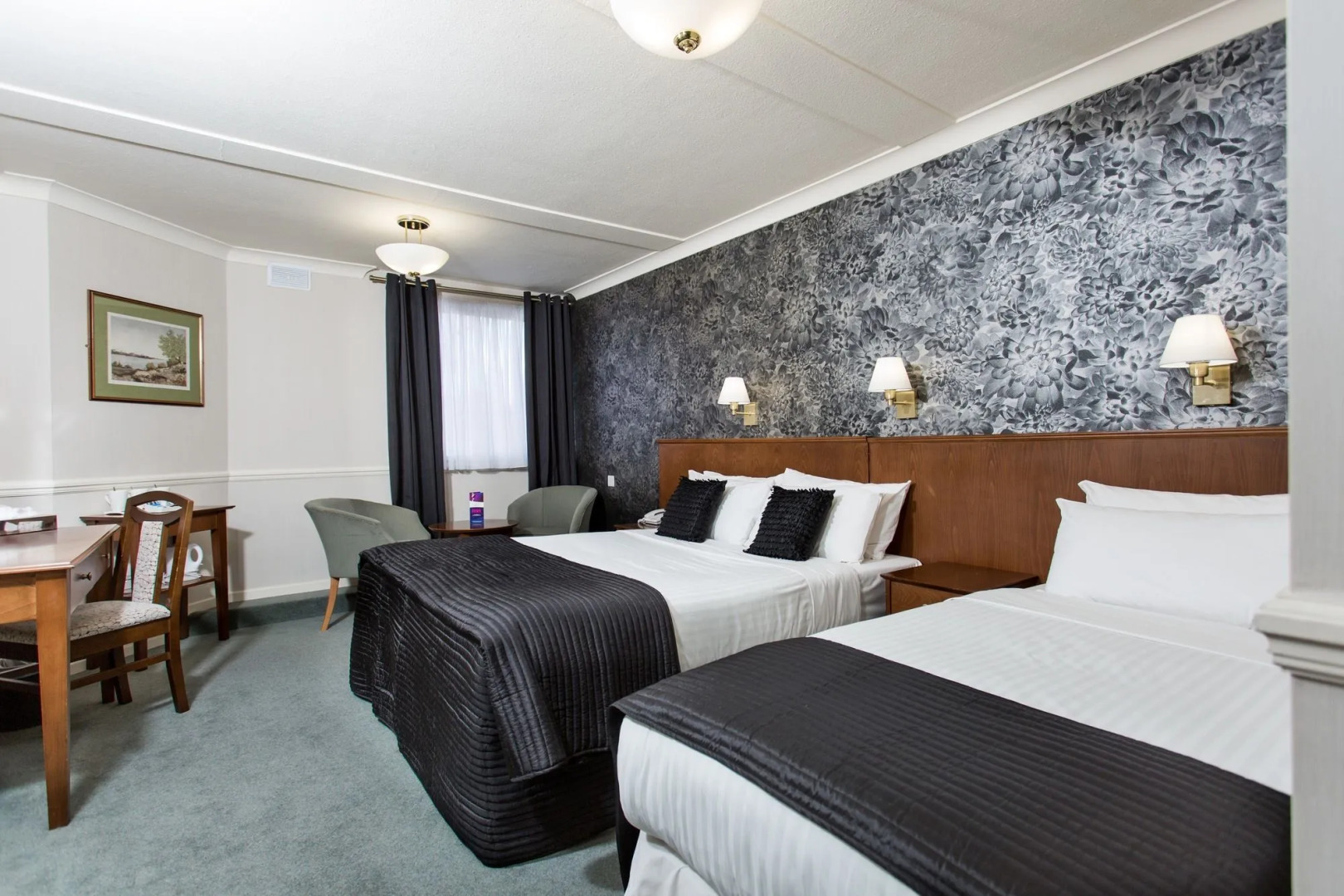Photo - The Clarendon Hotel