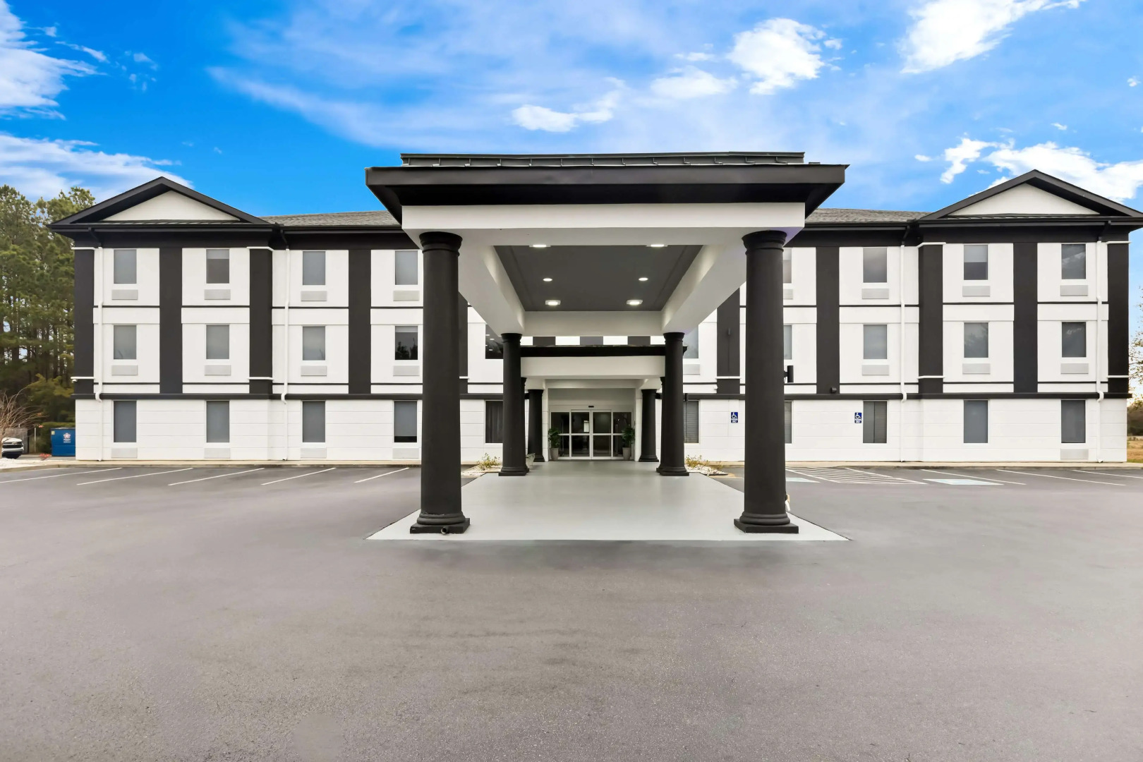 Photo - Sonesta Essential Savannah