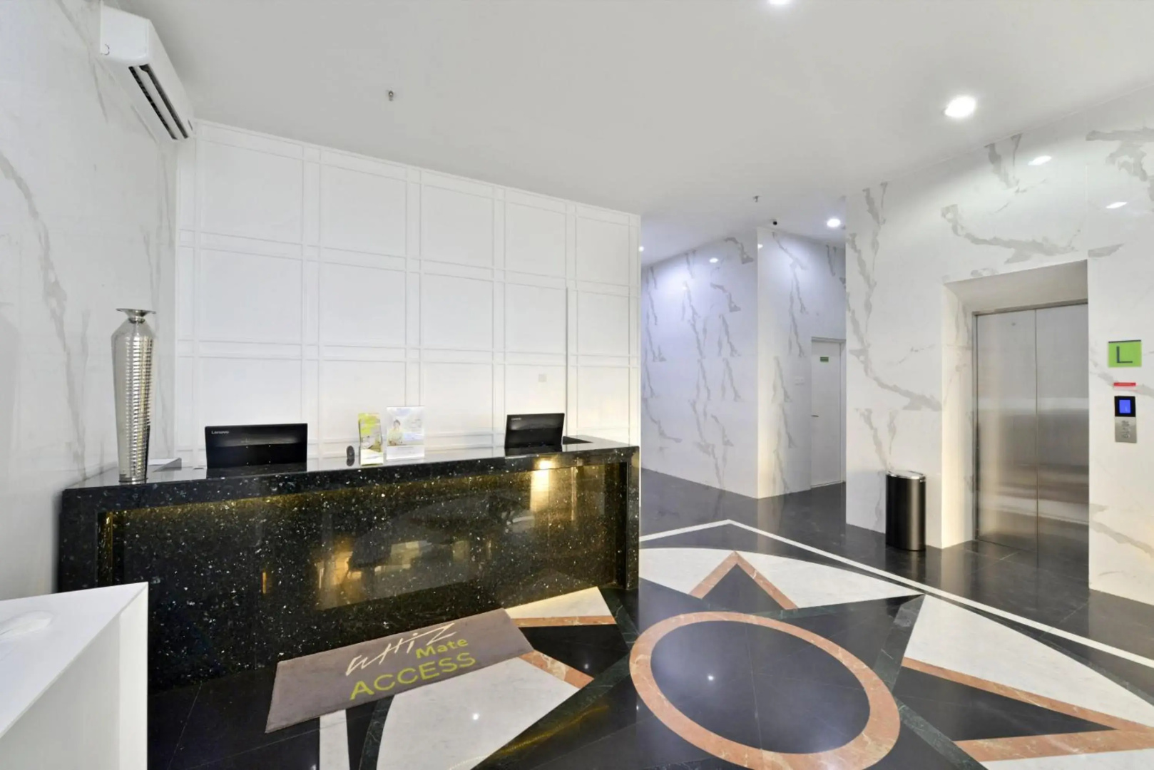 Photo - Whiz Hotel Falatehan Jakarta