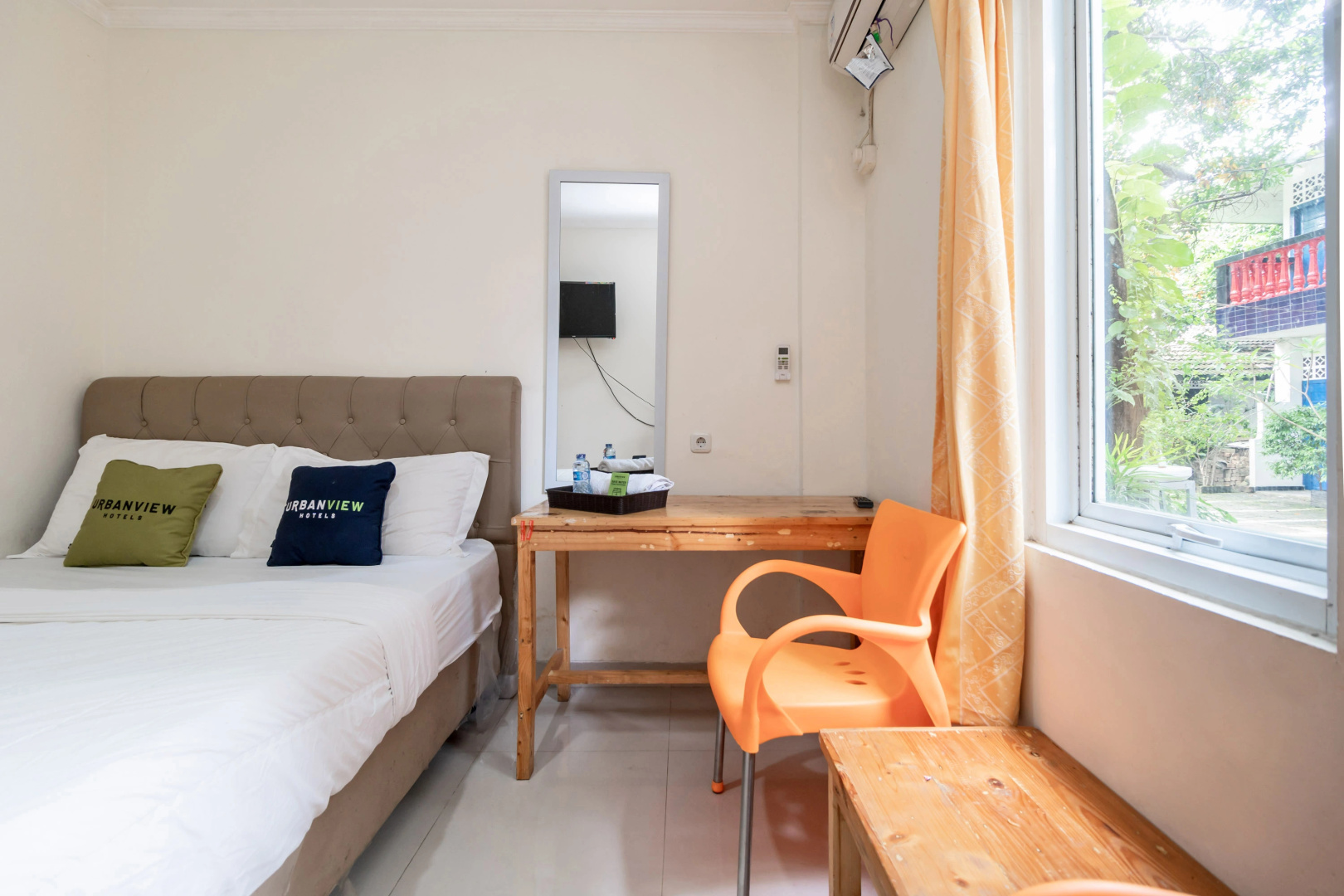 Foto - Urbanview Hotel Minongga Pondok Labu by RedDoorz