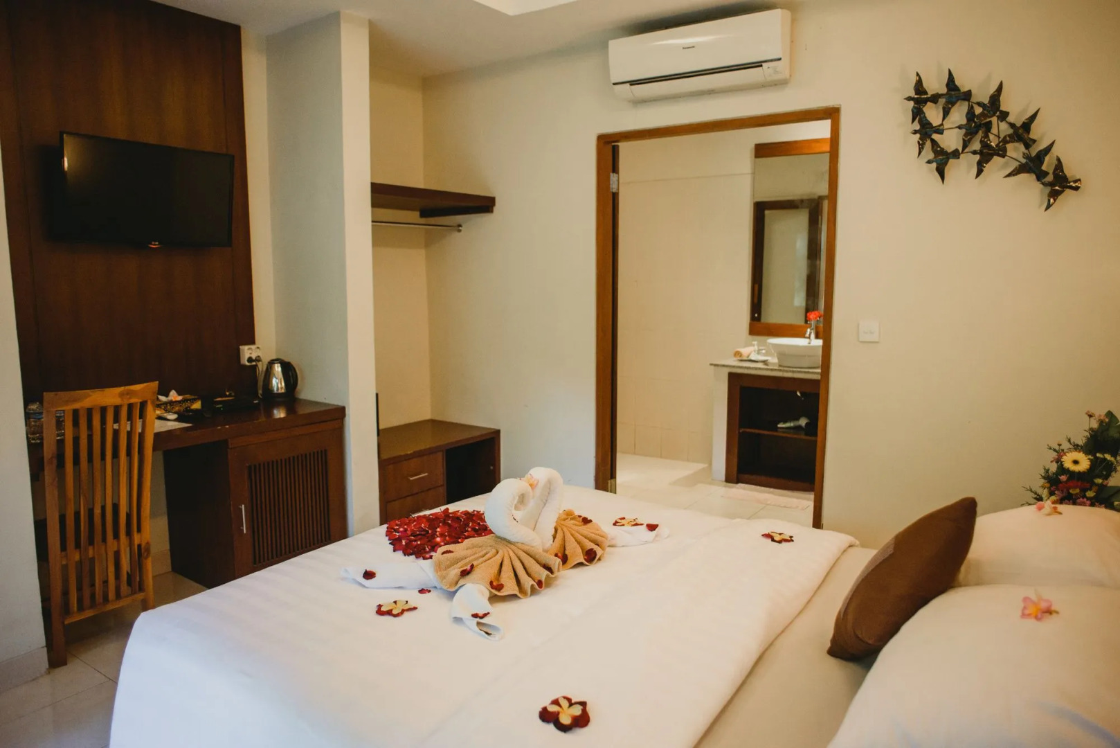 Foto - Desak Putu Putra Hidden