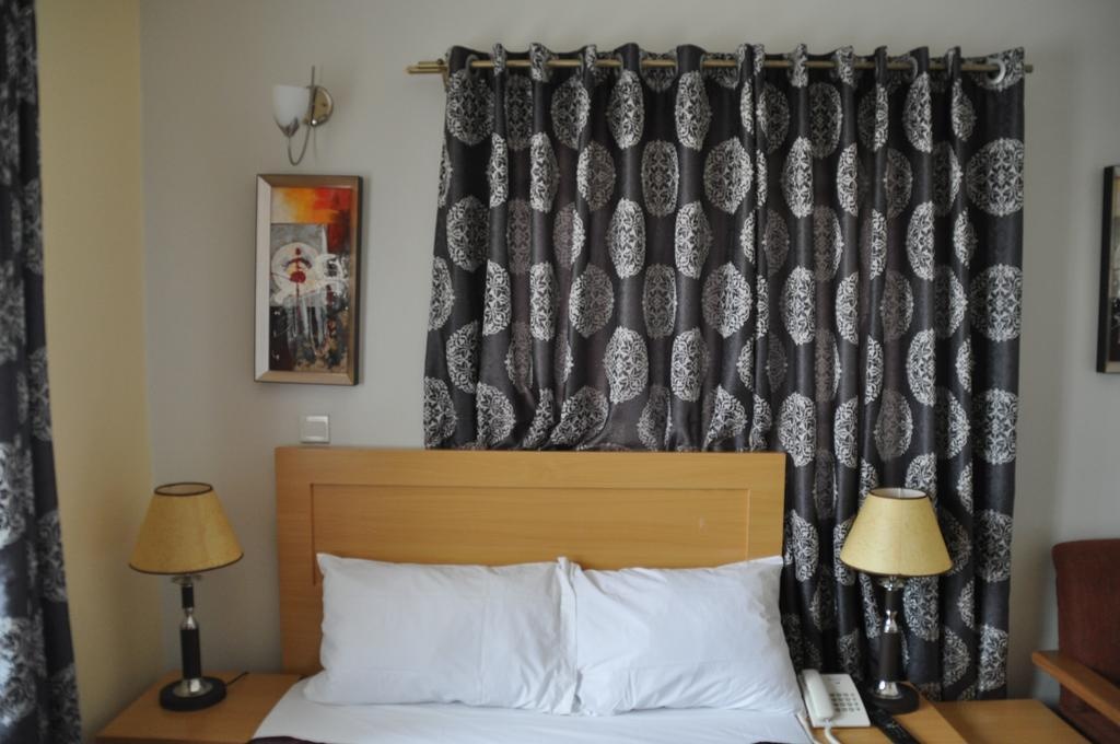Auris Court Suites & Apartment