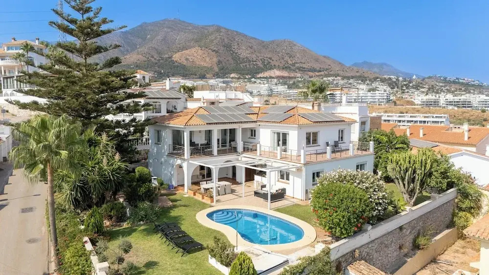 Foto - Spacious 3BR Villa with Private Pool and Sea Views
