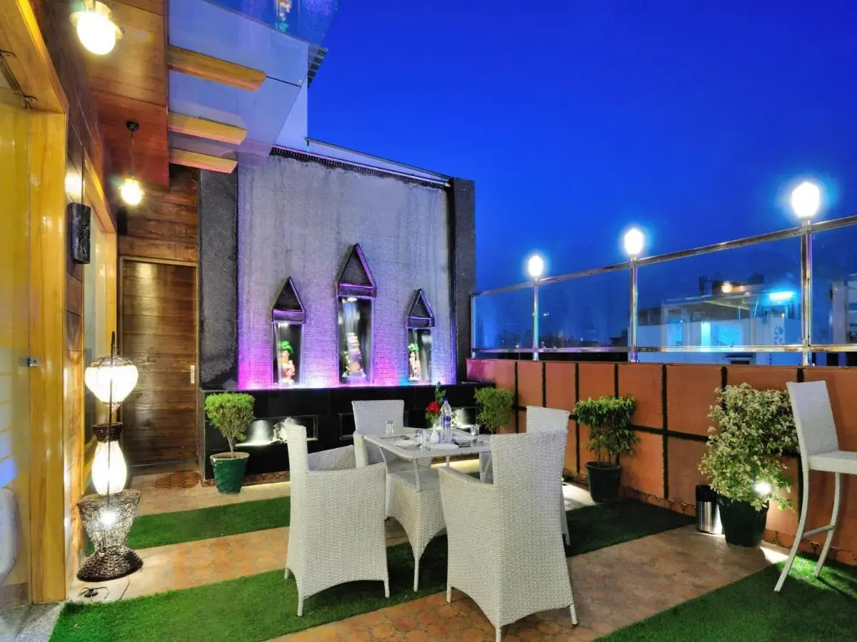 Foto - The Gold Regency - 02 Mins from New Delhi Railway Station