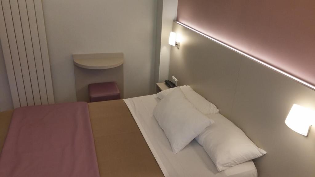 Photo - Modern Hotel