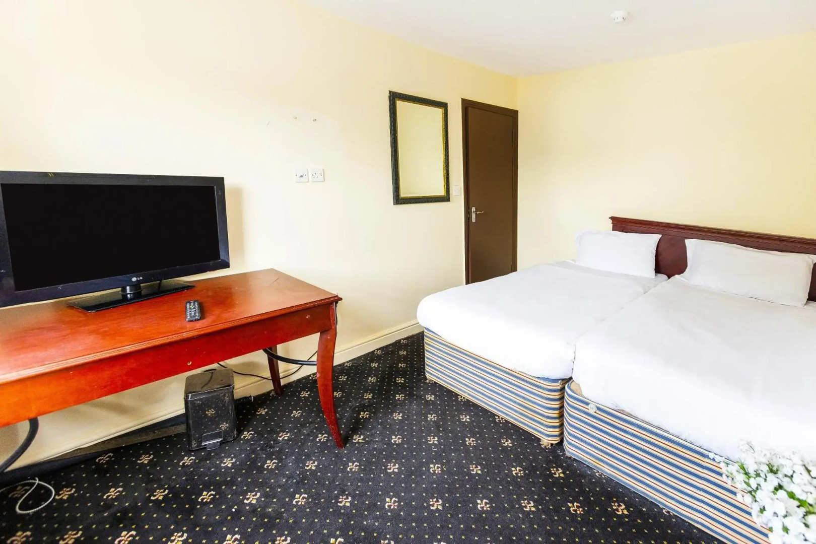 Photo - Old Oak Tree Inn