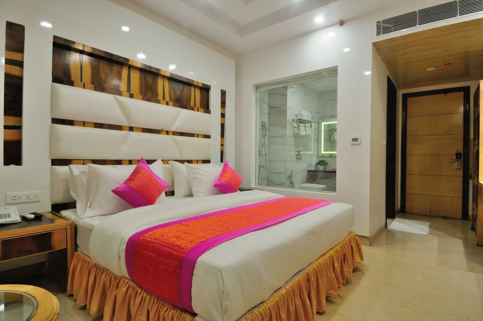 Foto - The Gold Regency - 02 Mins from New Delhi Railway Station