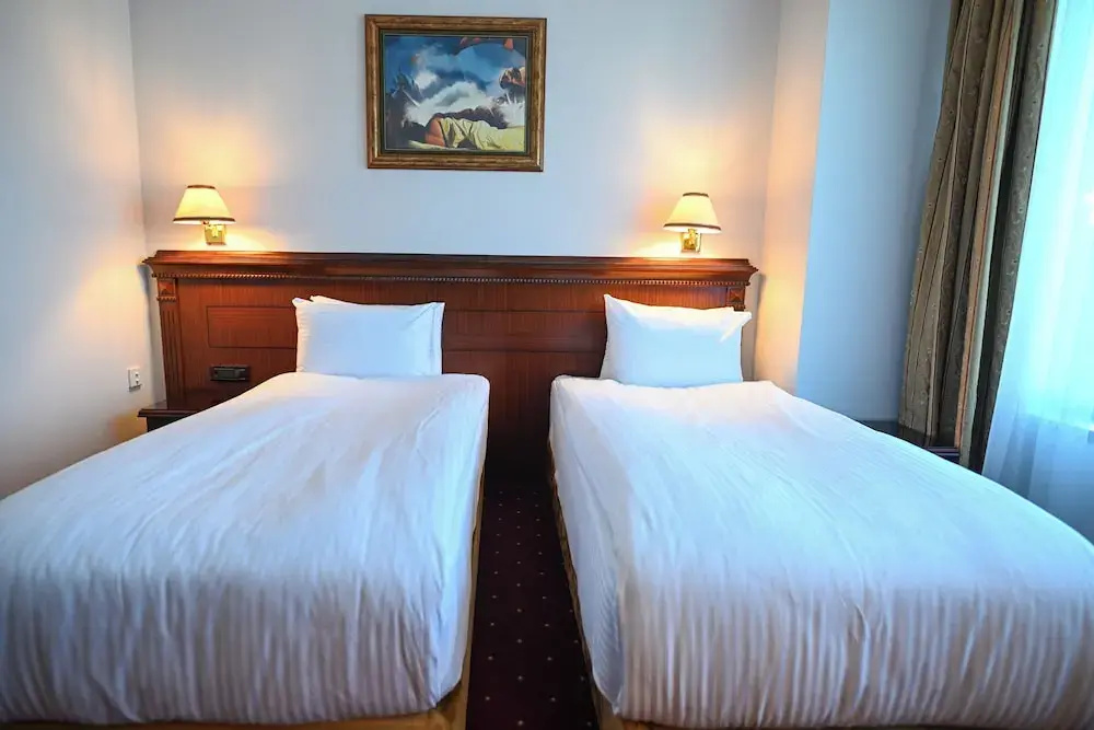 Photo - Stone Bridge Hotel