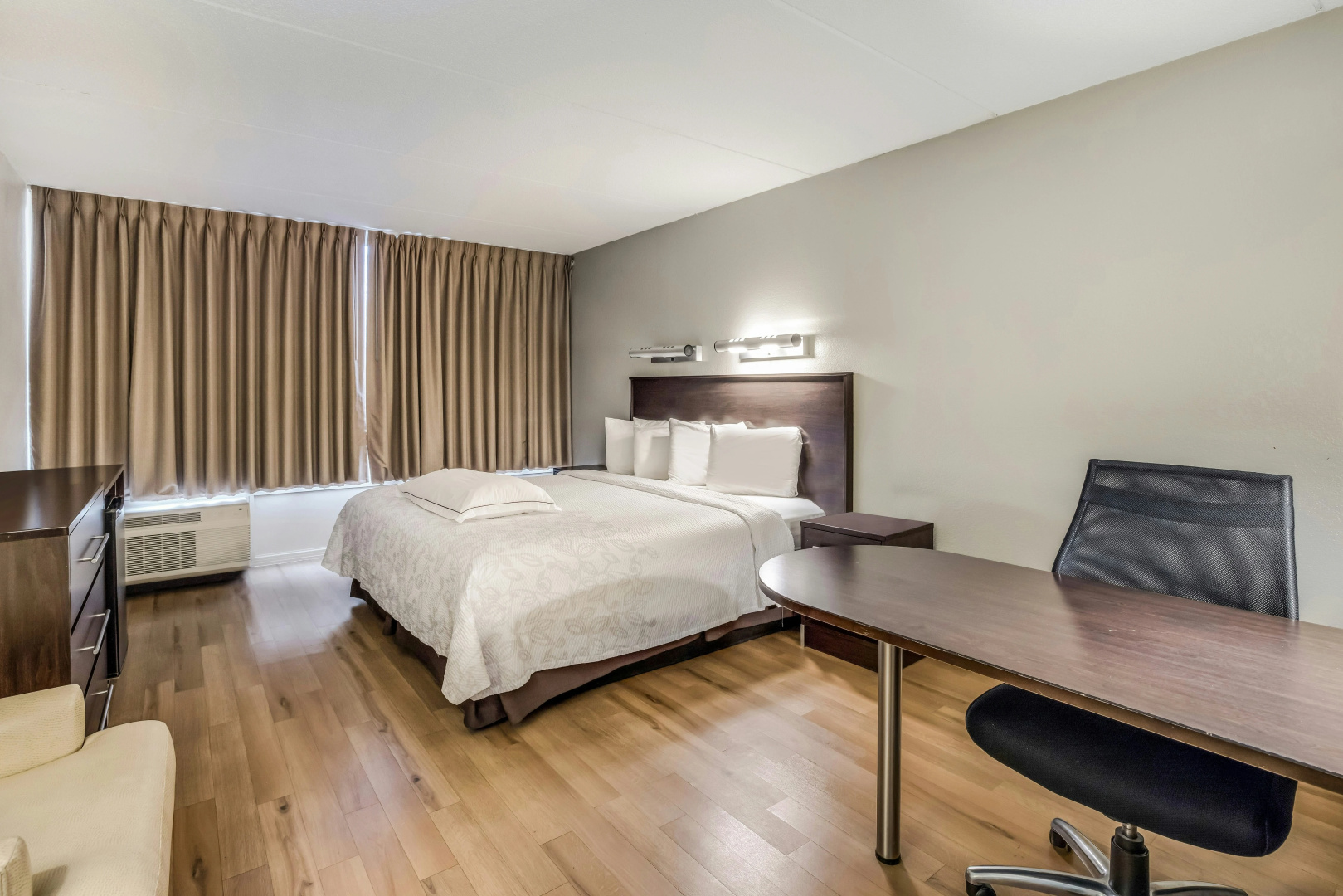 Photo - Red Roof Inn PLUS+ Boston - Woburn/ Burlington