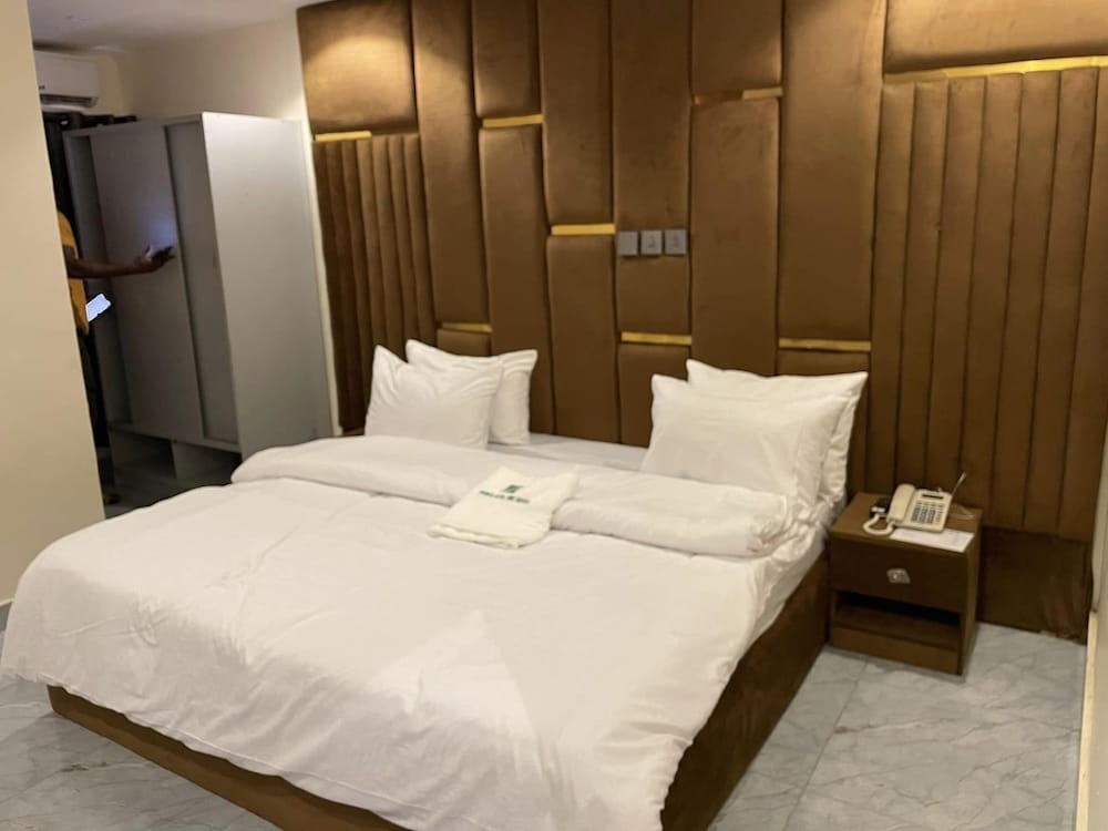 Brain B Hotel and Suites