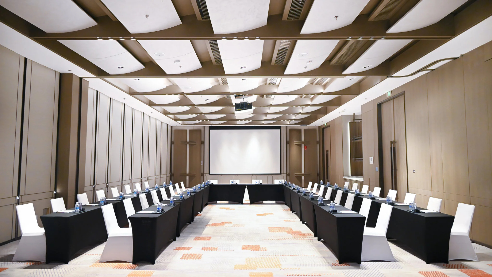 HUALUXE Chongqing Science Hall by IHG