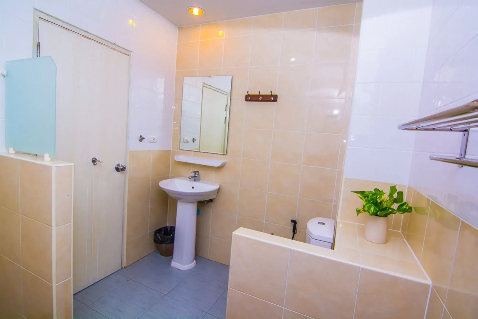 Foto - Sutus Court 1