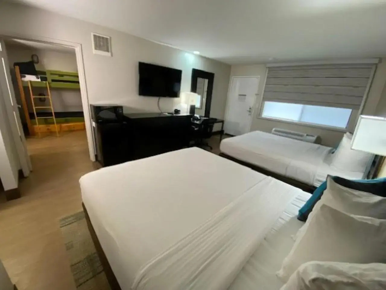 Photo - Stanford Inn & Suites Anaheim