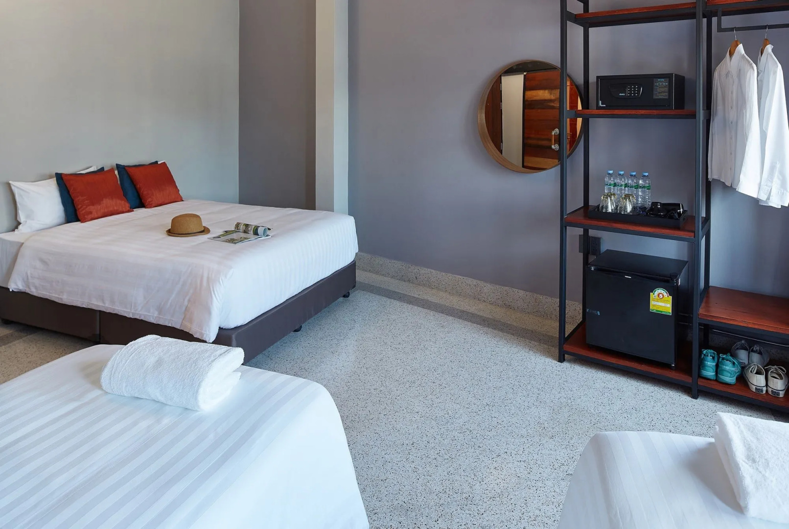 Photo - W22 by Burasari