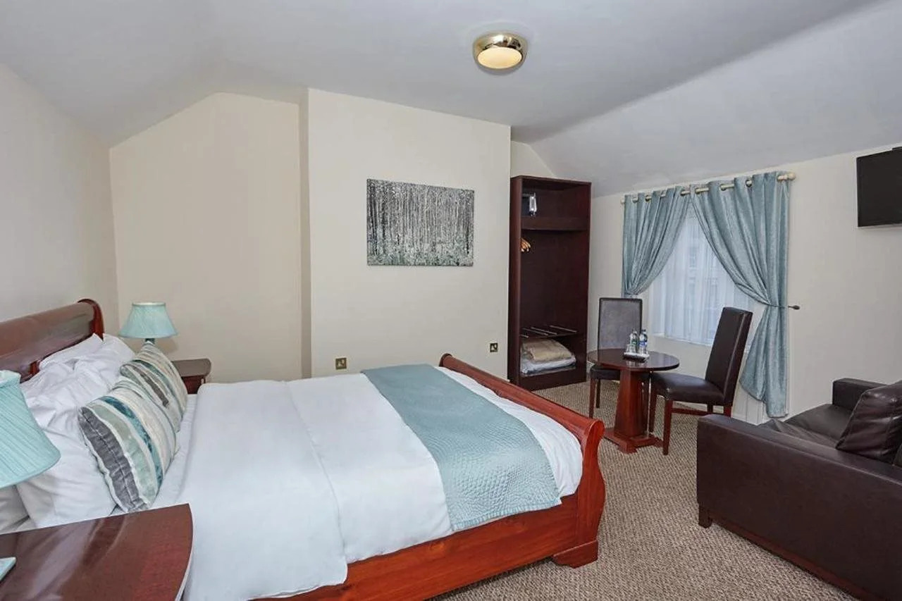 Photo - Uppercross House Hotel