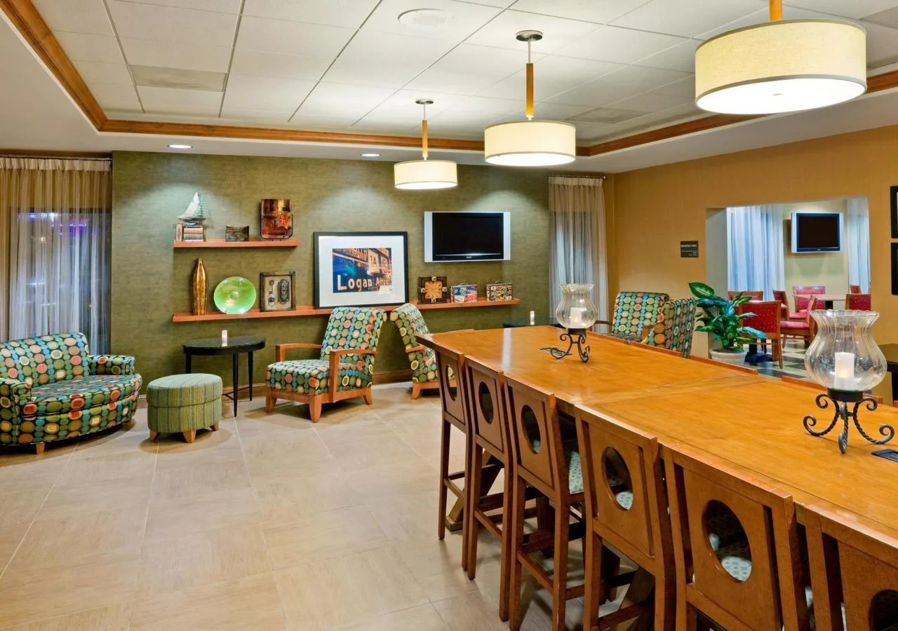 Photo - Hampton Inn Boston - Logan Airport