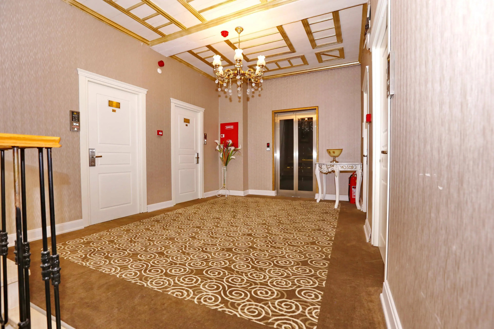 Photo - Diamond Royal Hotel