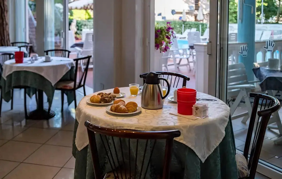 Photo - Hotel Villa dei Fiori - sul mare con piscina