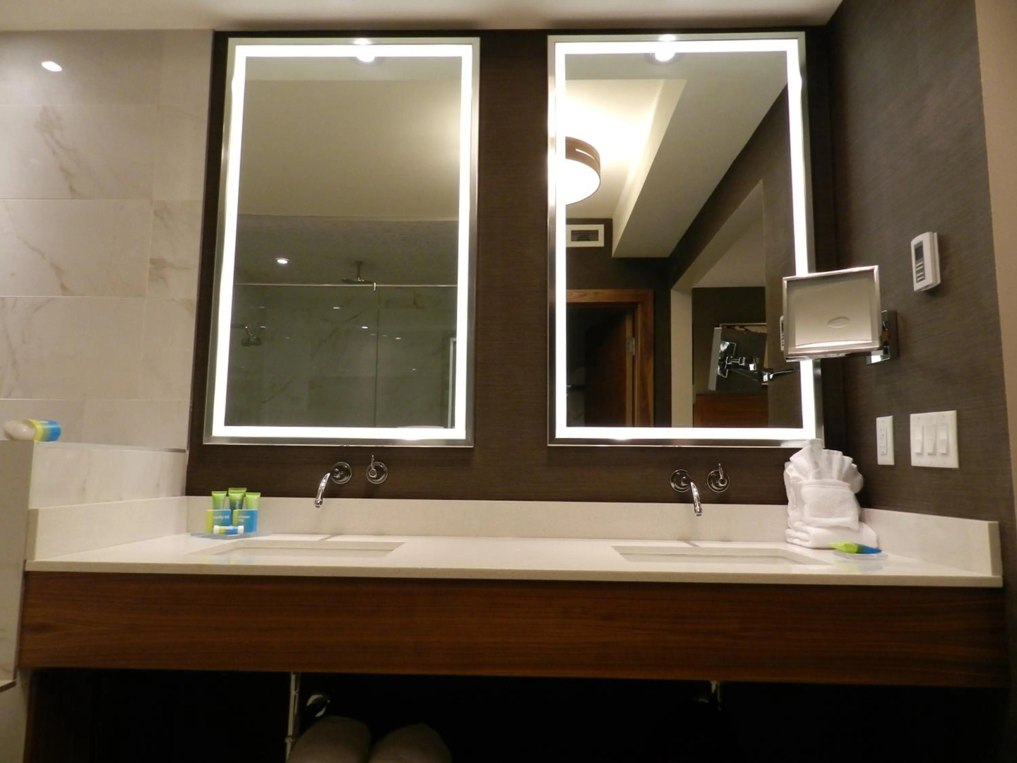 Photo - Radisson Hotel & Conference Centre Calgary Airport