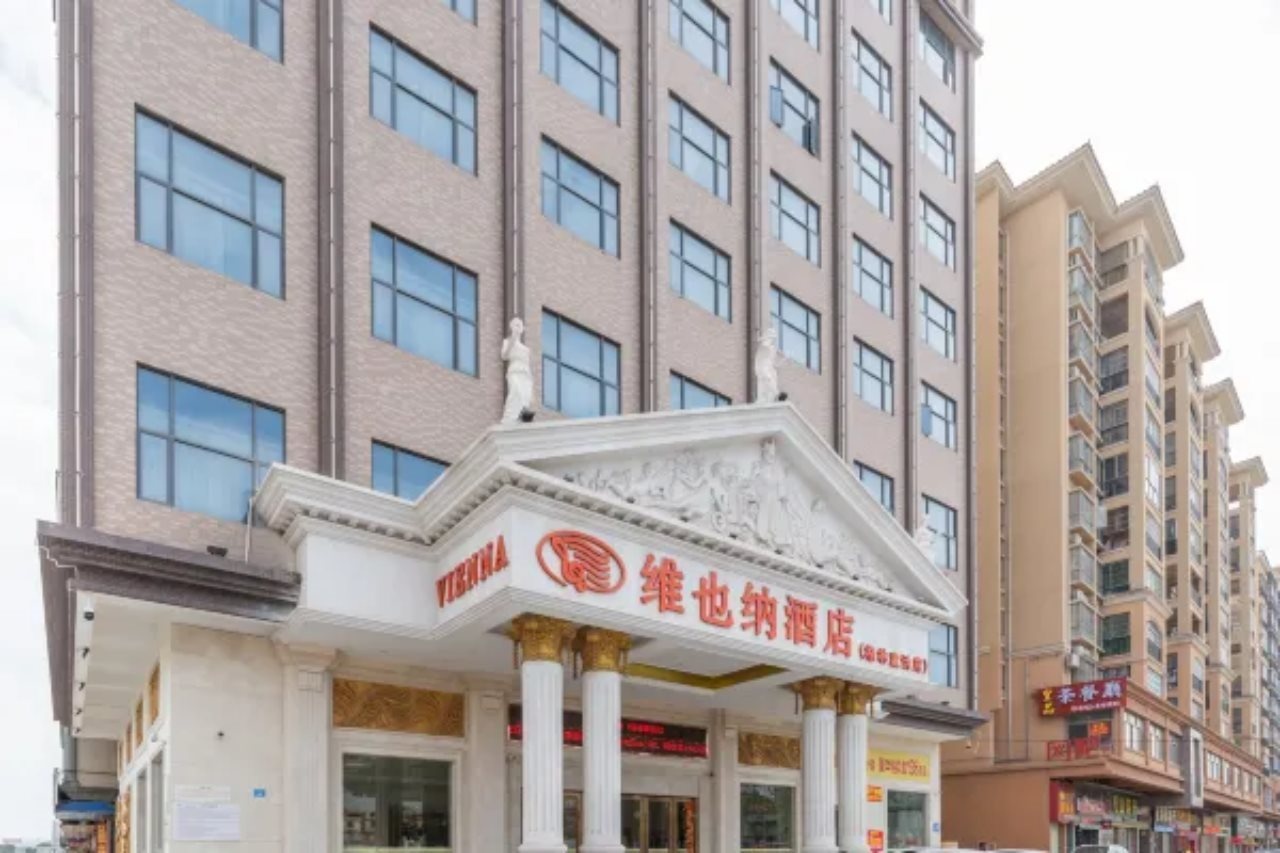 Vienna Hotel (Huizhou Zhongkai High-speed Railway Station Green Fairy Tale Branch)