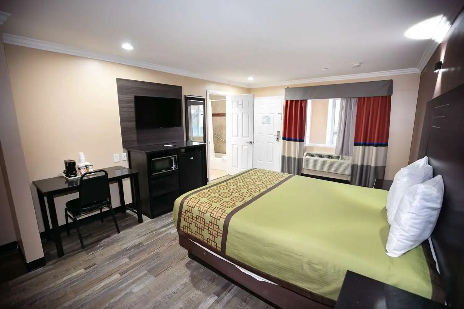 Photo - Rodeway Inn & Suites Bellflower