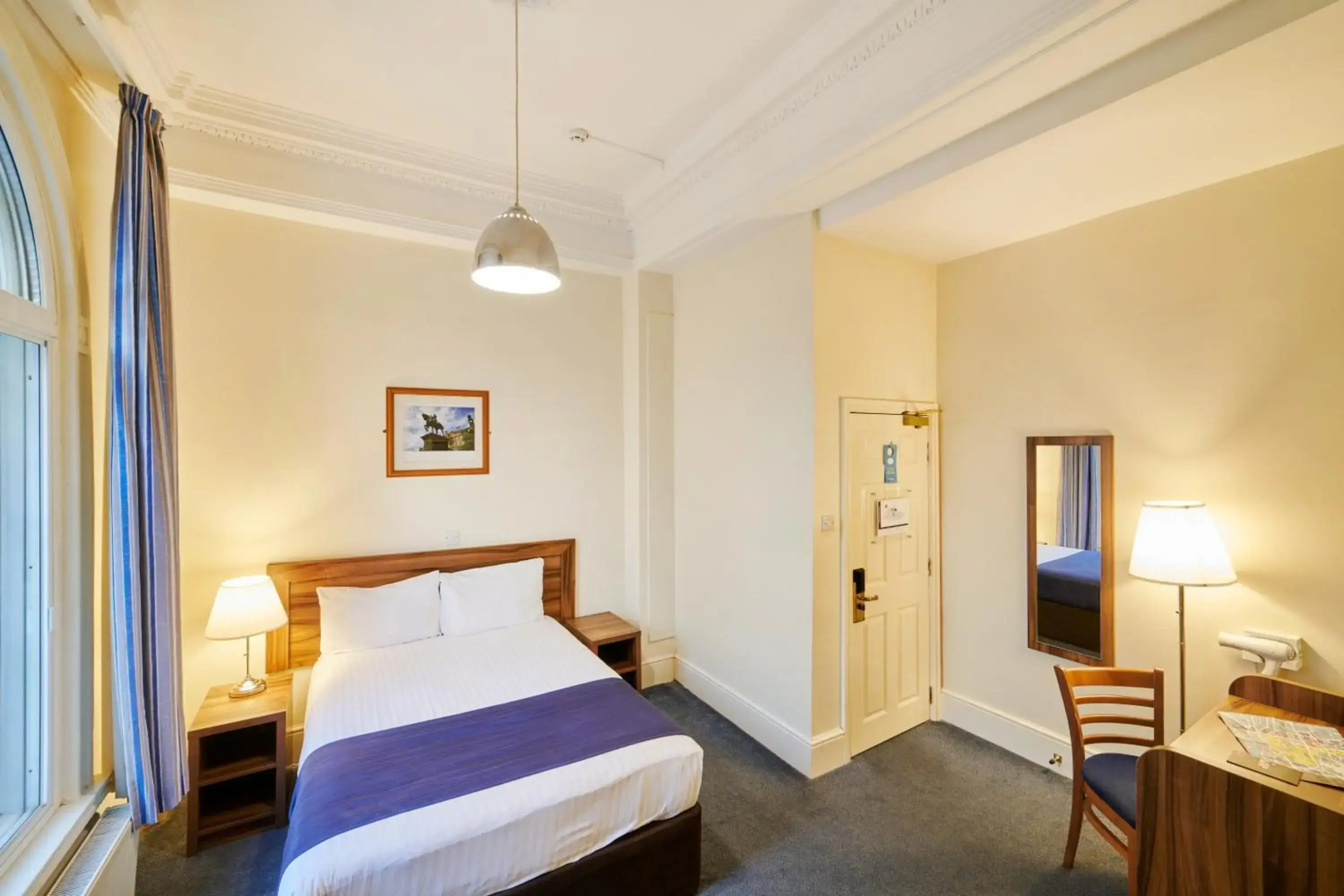 Photo - Discovery Inn - Leeds