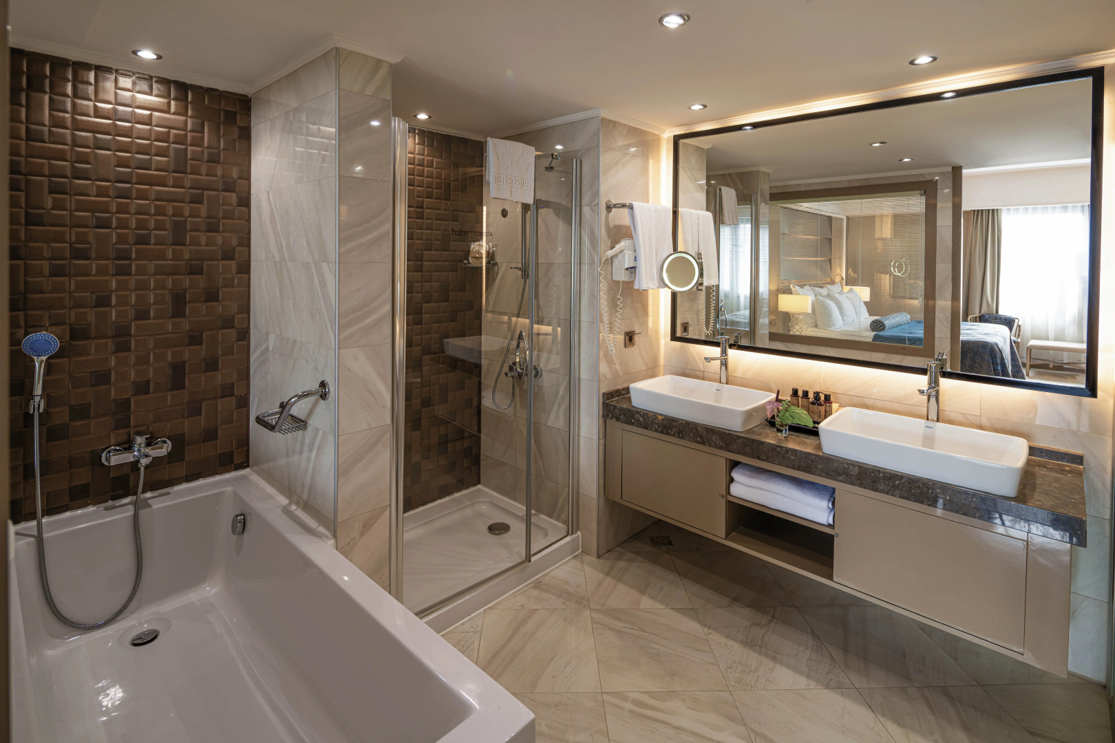 Photo - Balmy Foresta