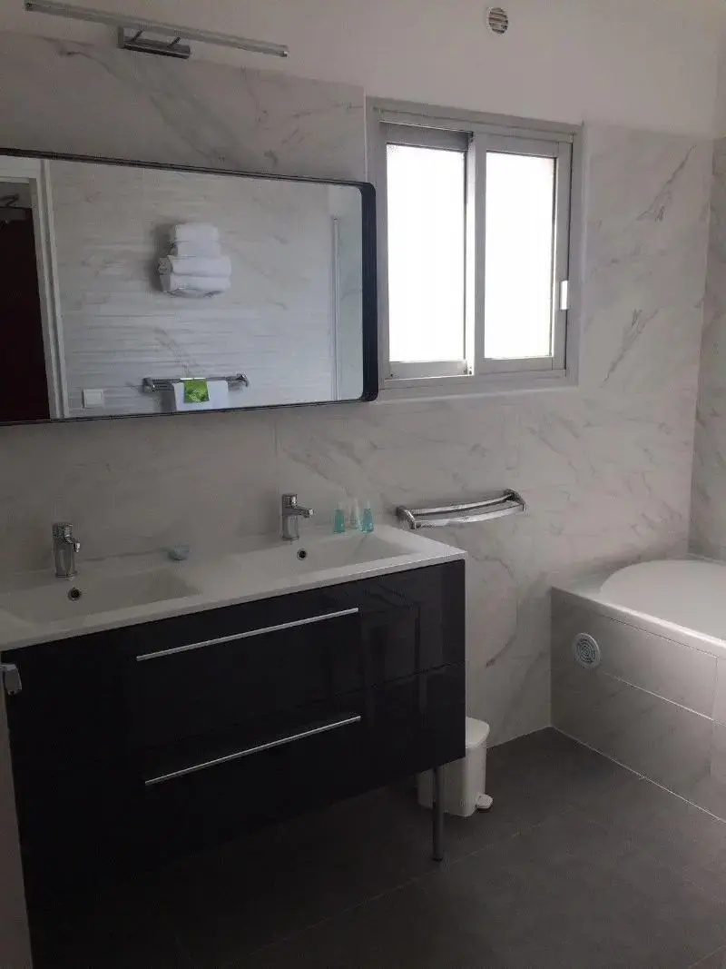 Foto - Logis Hotel et Restaurant Le Galion Canet Plage