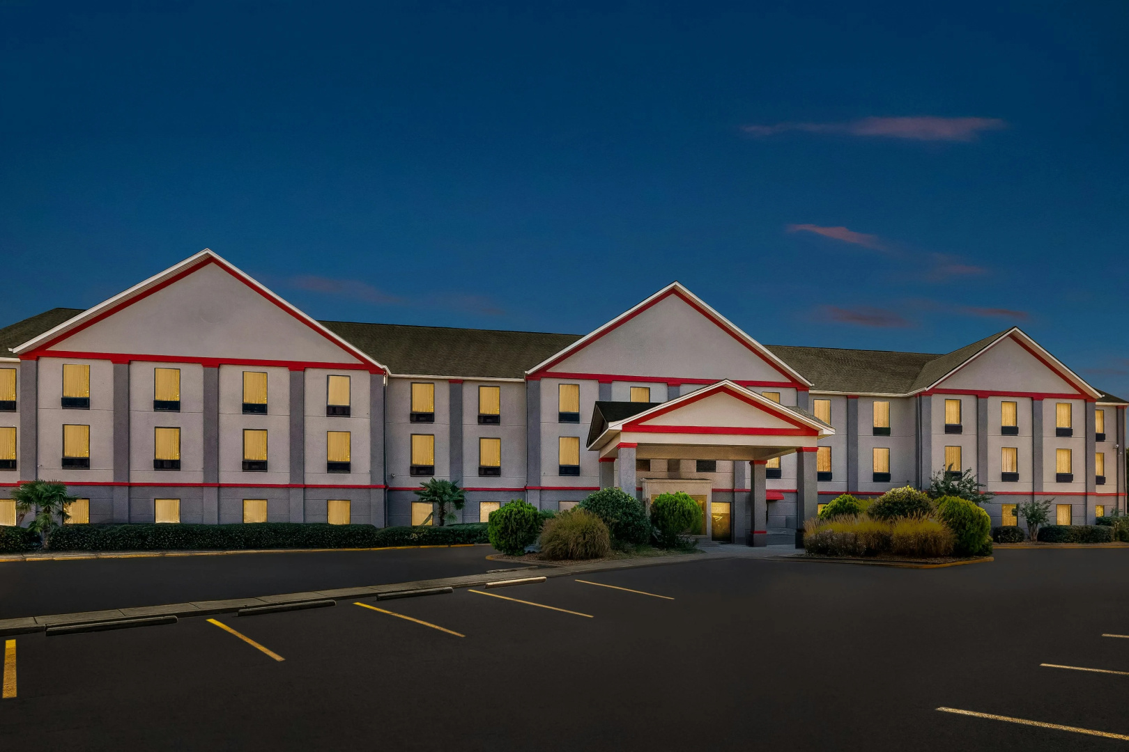 Photo - Red Roof PLUS+ & Suites Atlanta Airport South