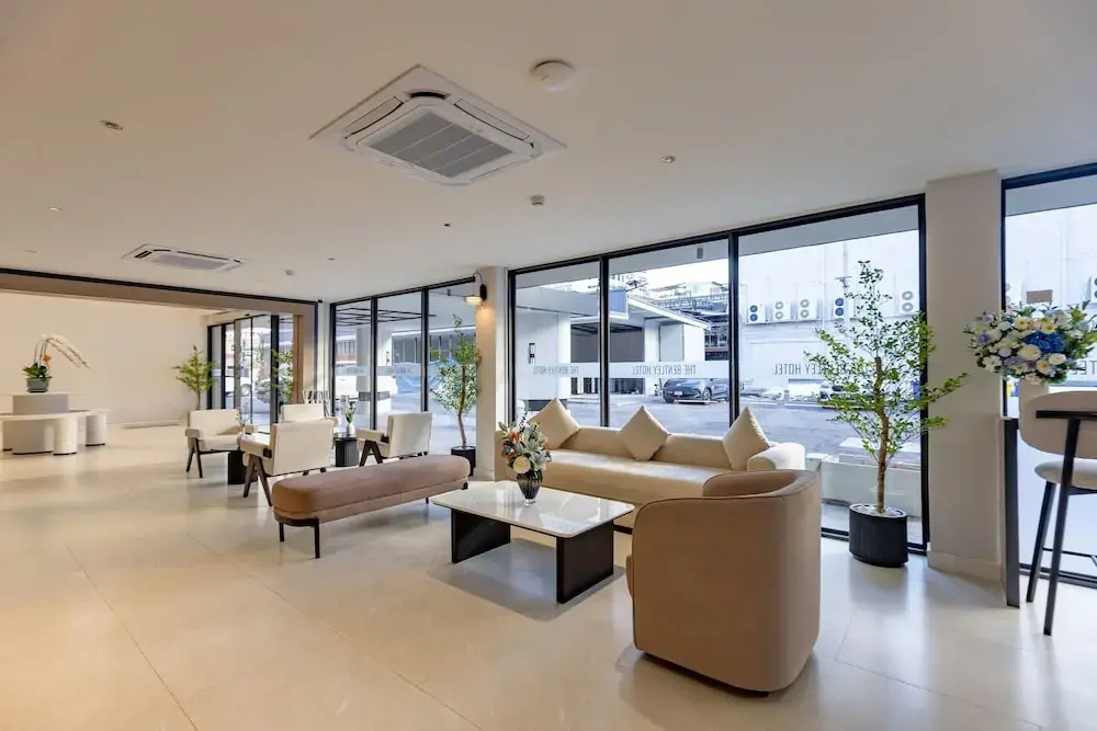 Photo - The Bentley Hotel