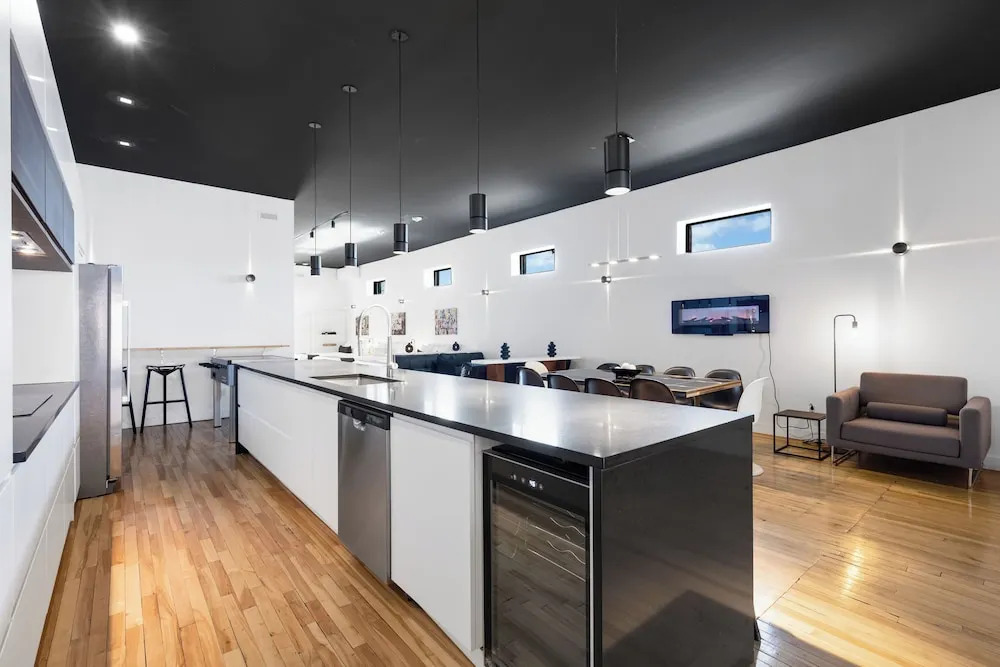 Photo - LiV MTL Plaza