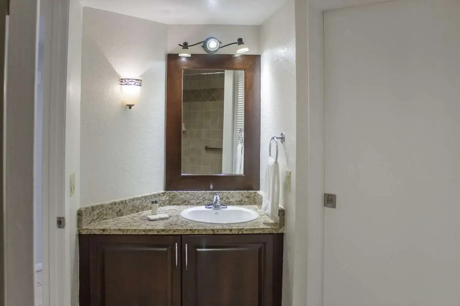 Photo - Hilton Vacation Club Polynesian Isles Kissimmee