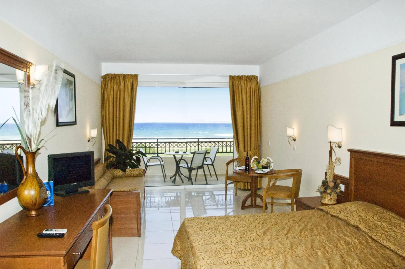 Photo - Vantaris Palace