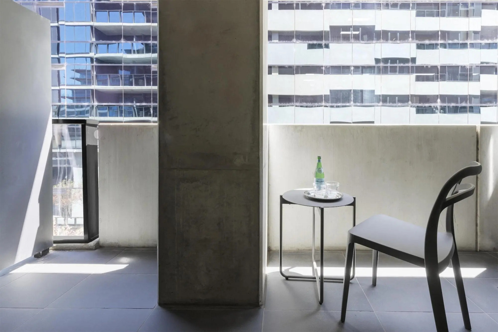 Photo - Oaks Melbourne St Kilda Road Hotel