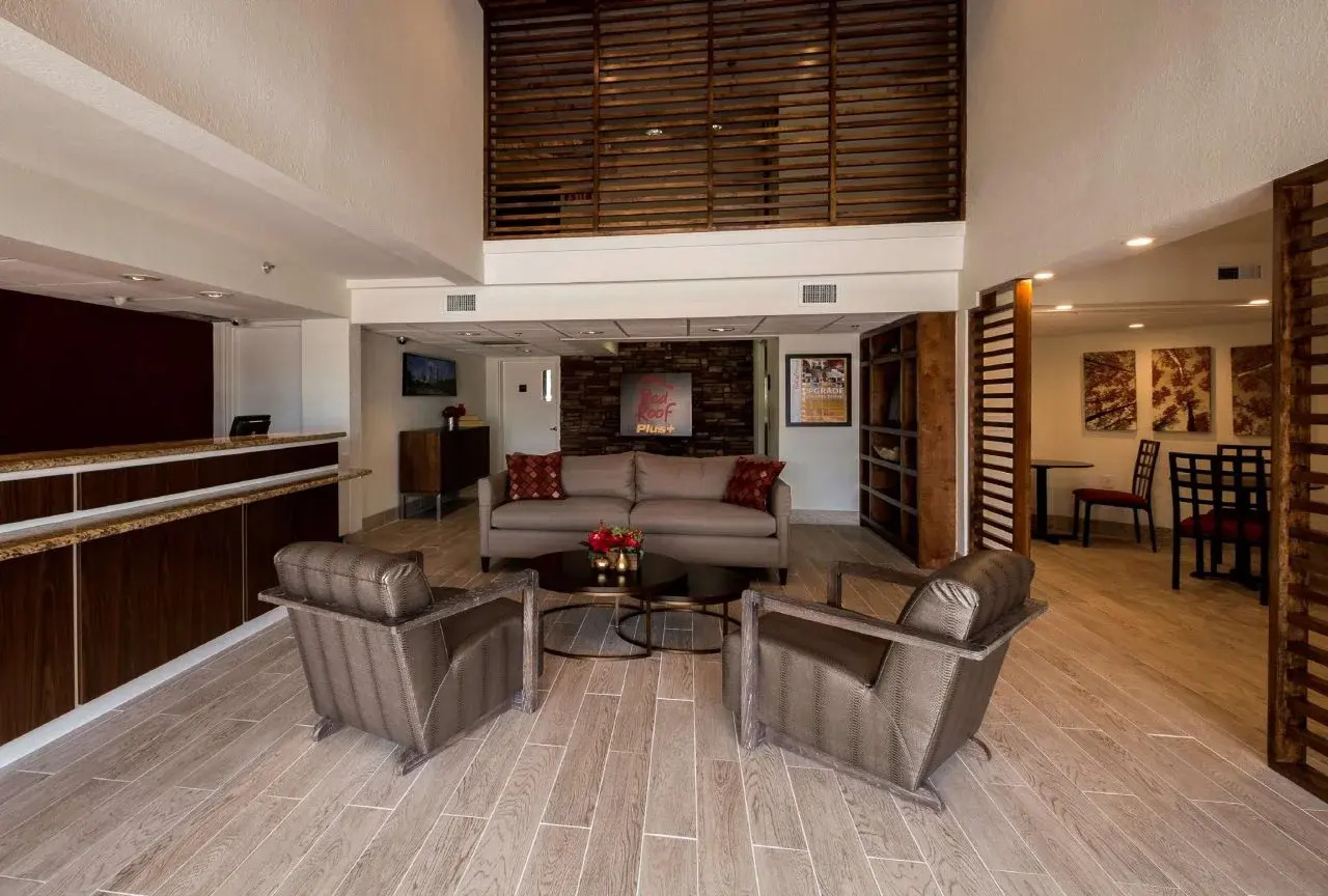 Photo - Red Roof Inn PLUS+ Houston - Energy Corridor