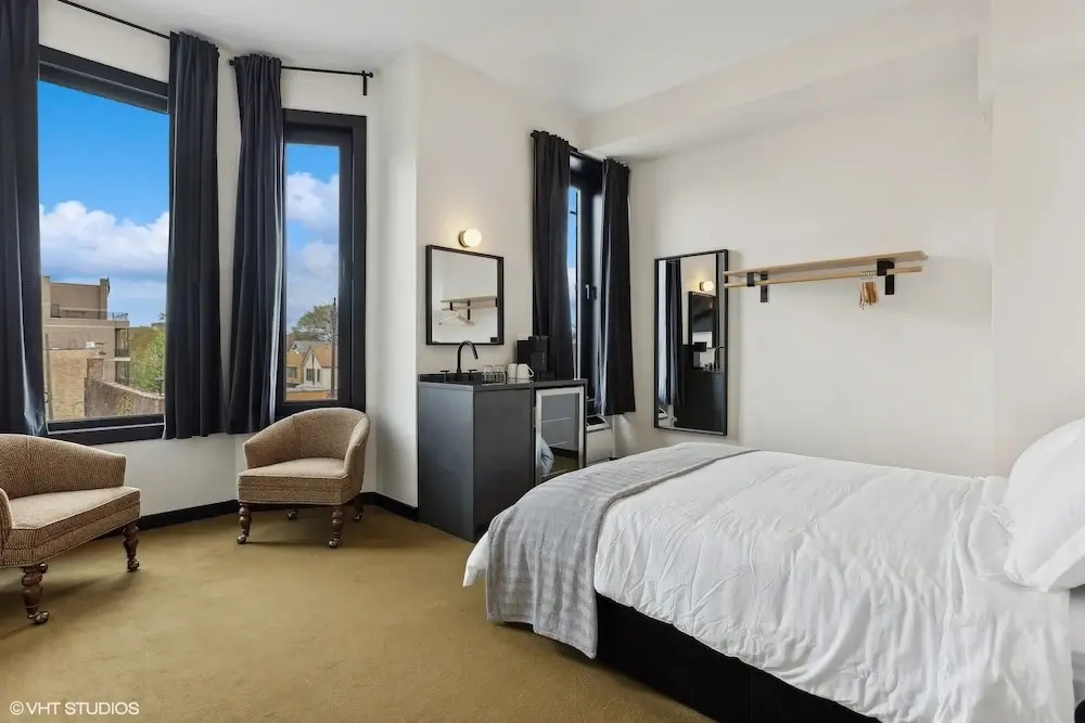 Photo - Logan Square SRO Hotel