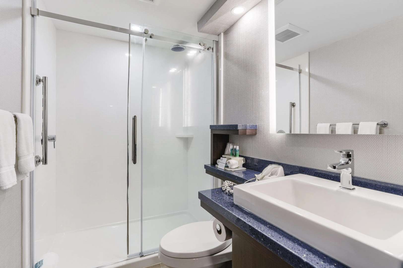 Photo - GLō Best Western Mississauga Corporate Centre