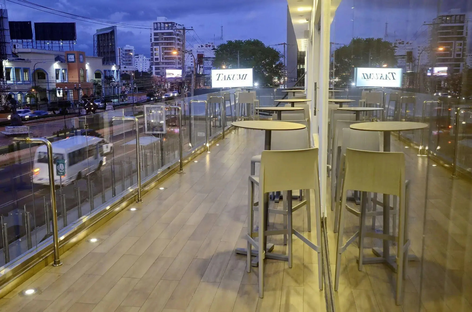 Photo - Weston Suites Hotel