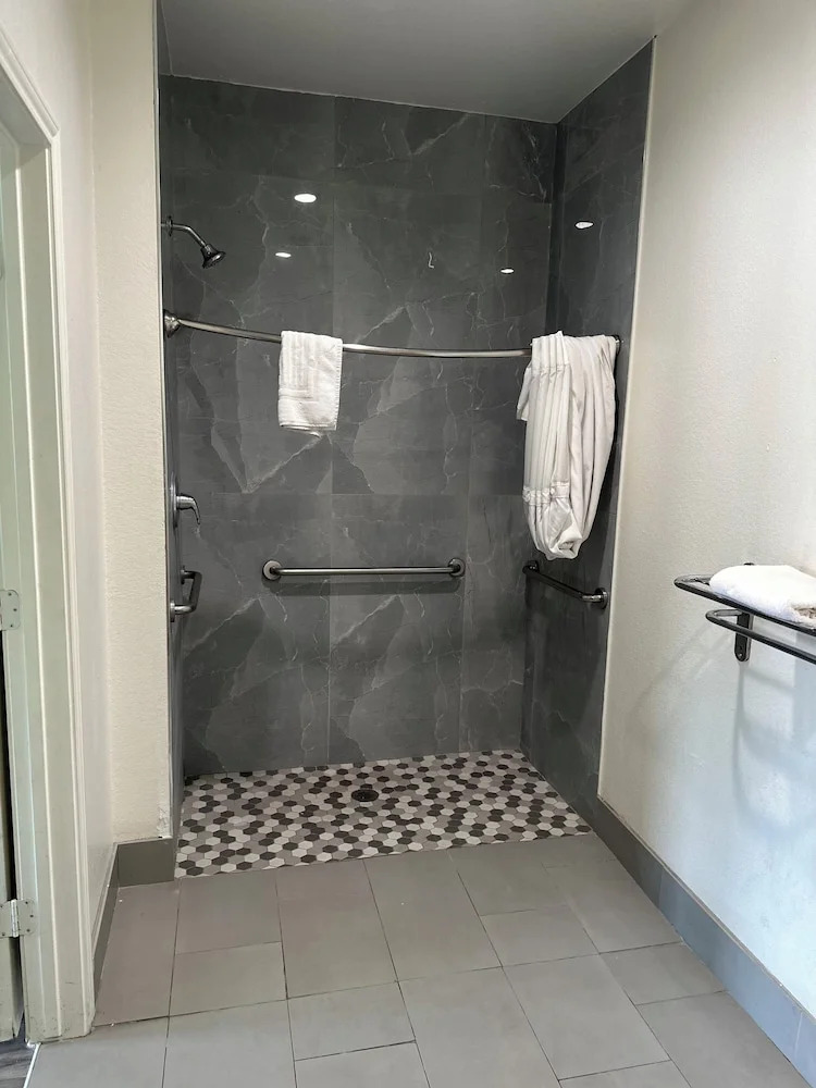 Photo - Signature Inn North Houston District