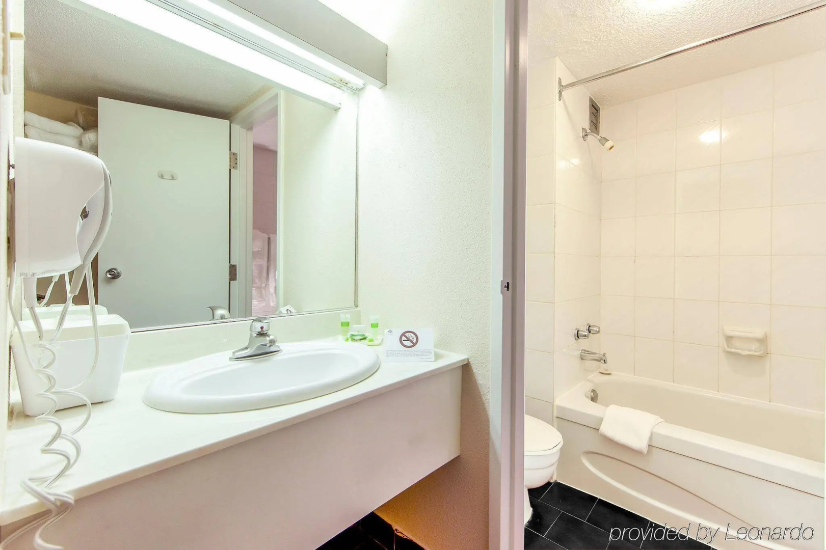 Photo - Hotel Universel Montréal