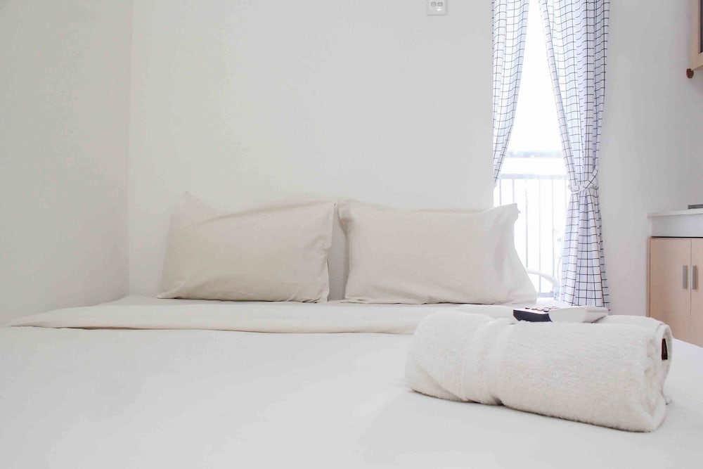 Simple and Cozy Living Studio Room at Bassura City Apartment