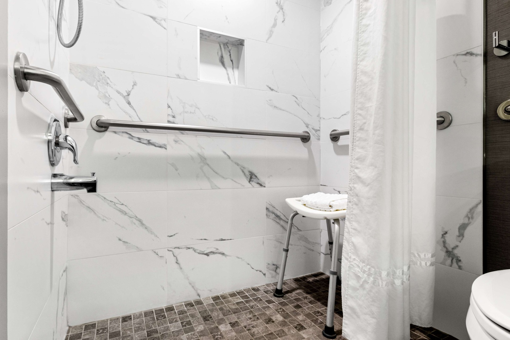 Photo - Best Western Premier Calgary Plaza Hotel & Conference Centre