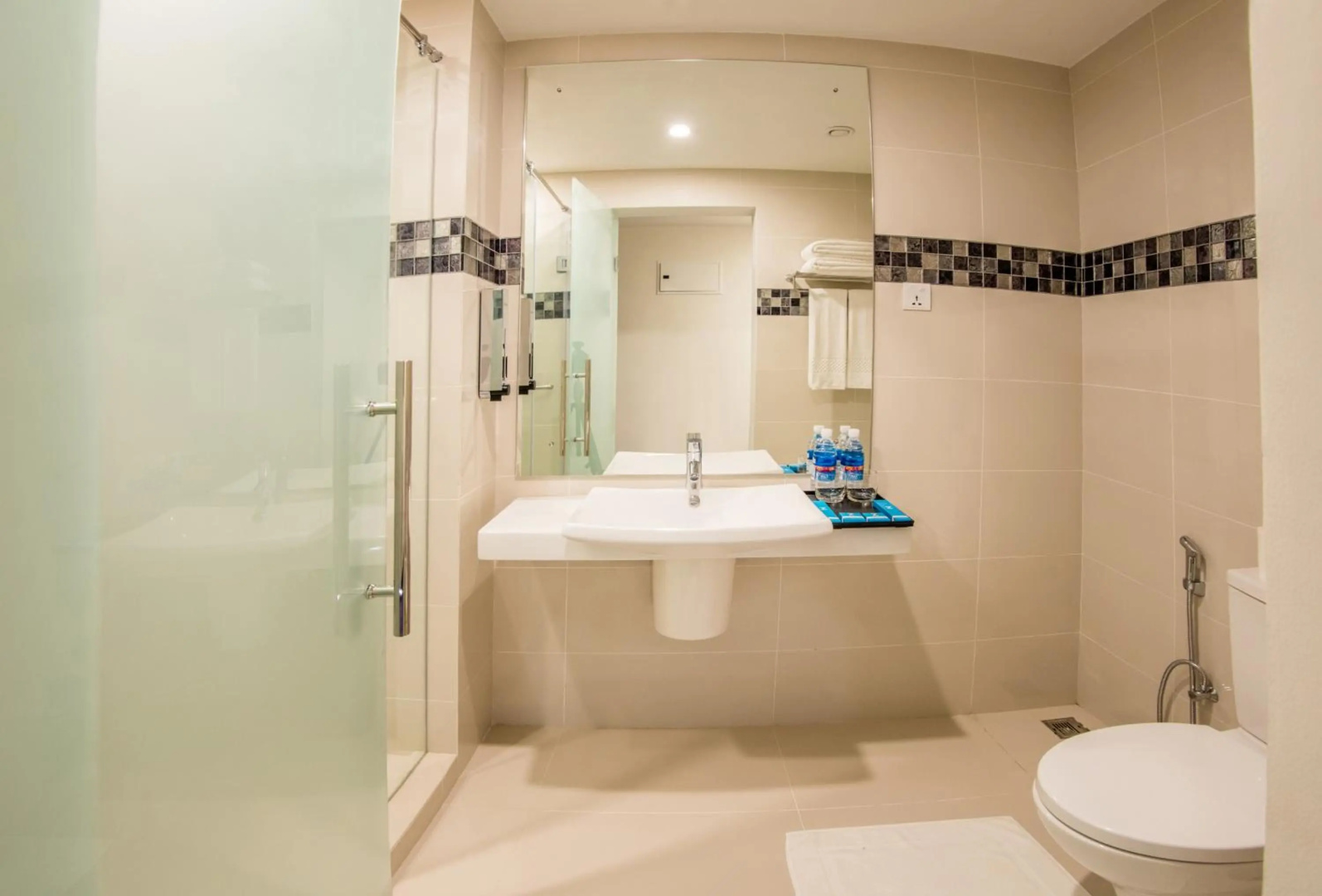 Foto - Fairway Colombo - Sri Lanka's First Hotel With Robot Technology